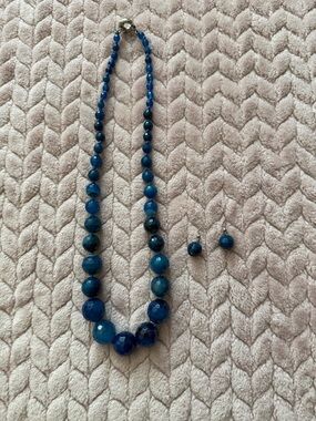 Source Unknown Blue Faceted Bead Necklace with Matching Earrings